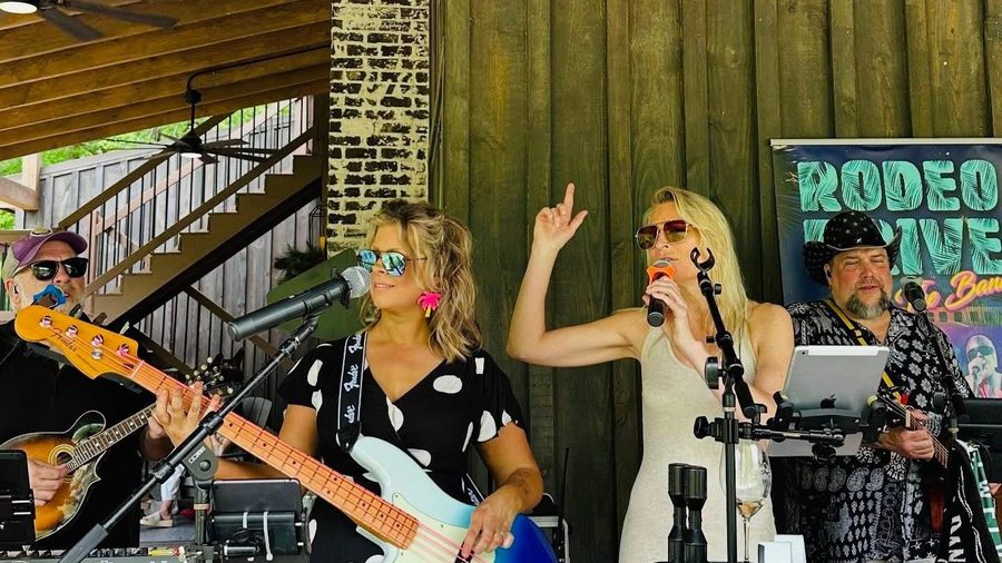 Rodeo Drive The Band at vineyard